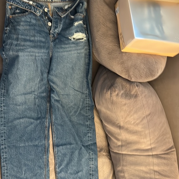 Brand new without tags. American Eagle highest waist baggy straight jeans - Picture 5 of 6